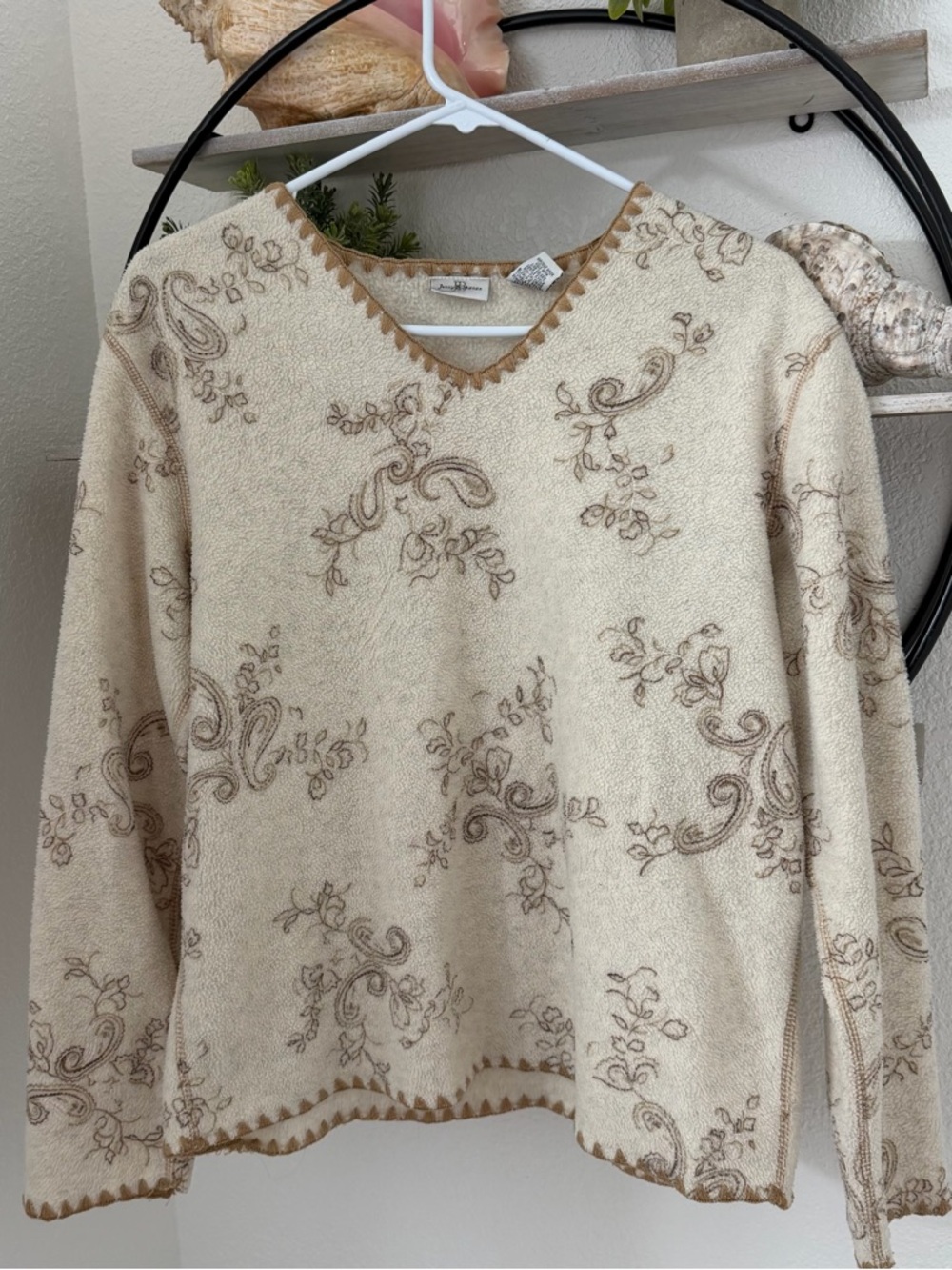 V‑Neck Floral Knit Top in Cream and Brown